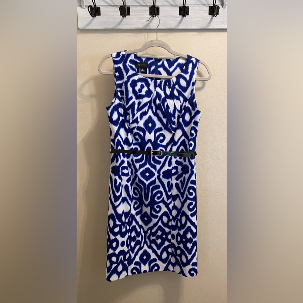 Blue and white sleeveless sheath dress
